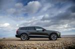 Volvo V60 D4 Cross Country 2019 года (UK)